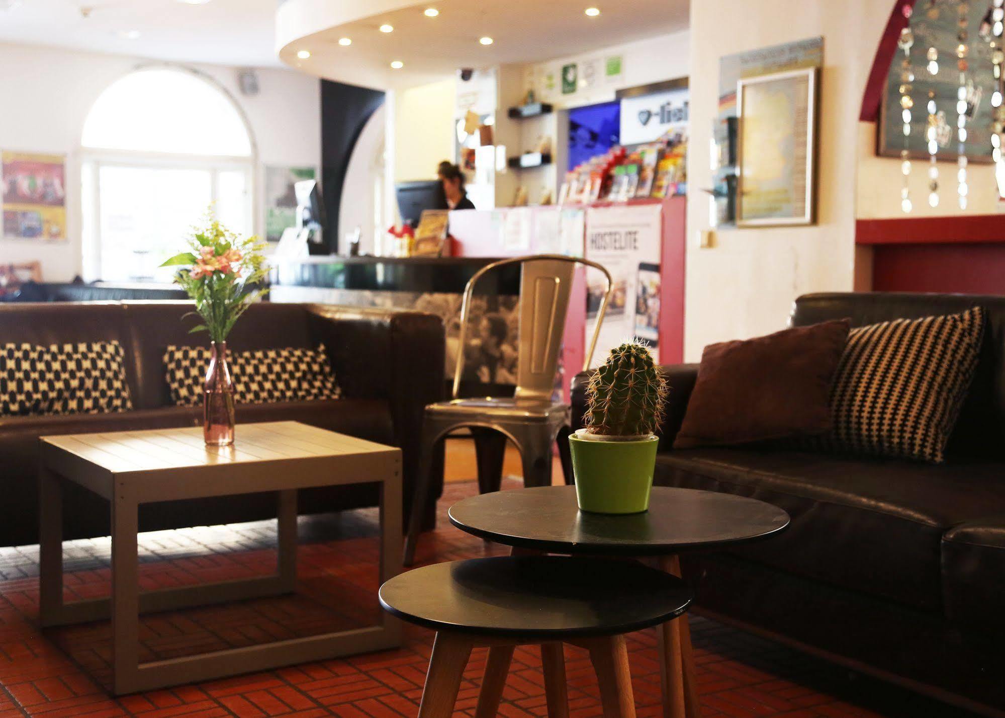 Amstel House Hostel *