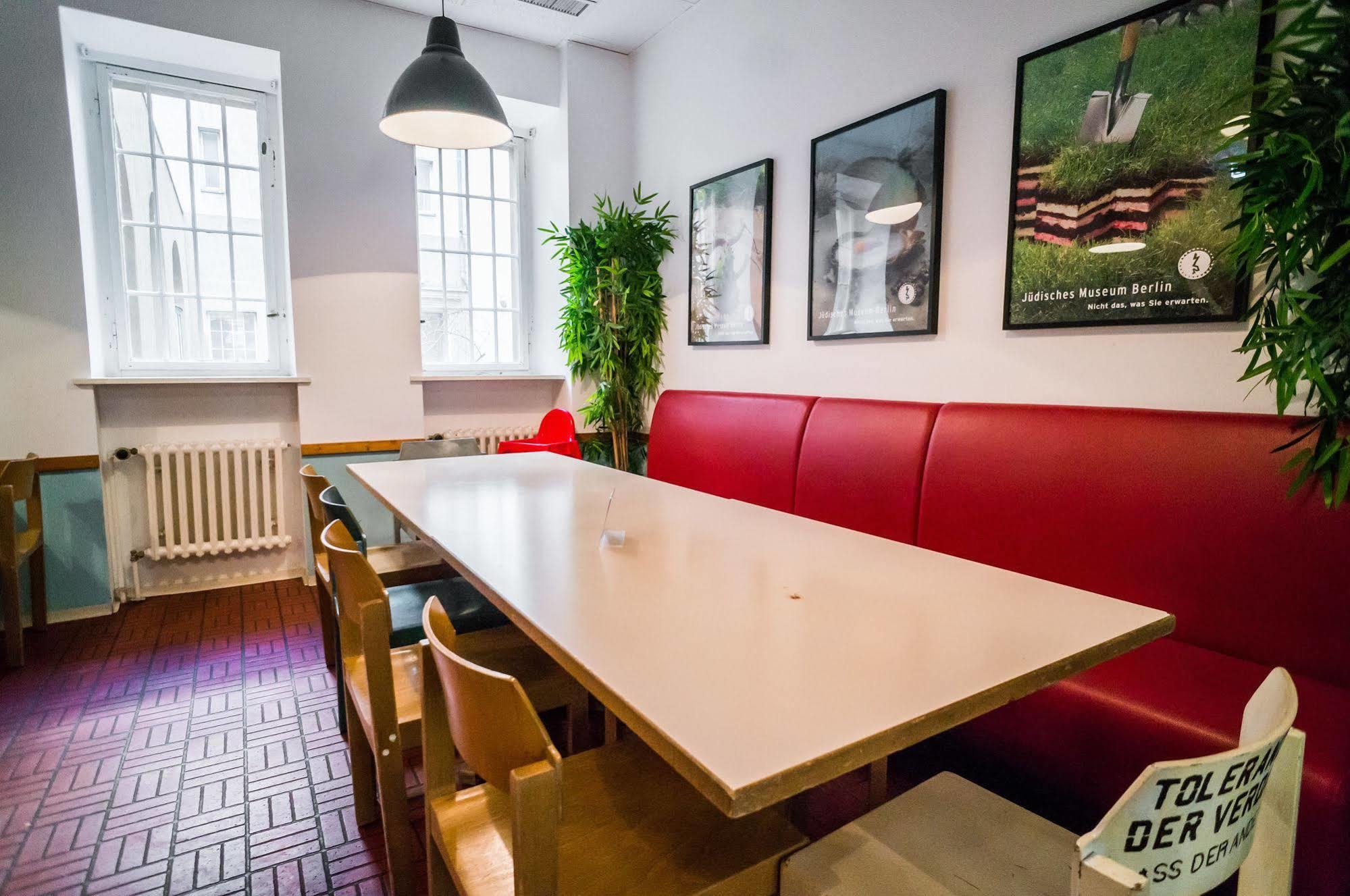 Amstel House Hostel *