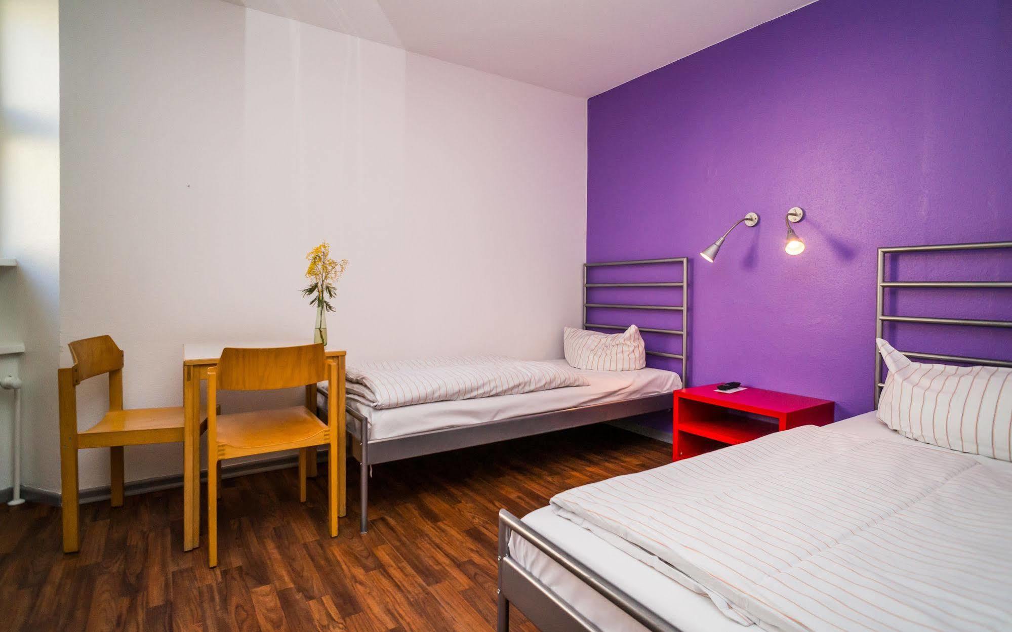 Amstel House Hostel *
