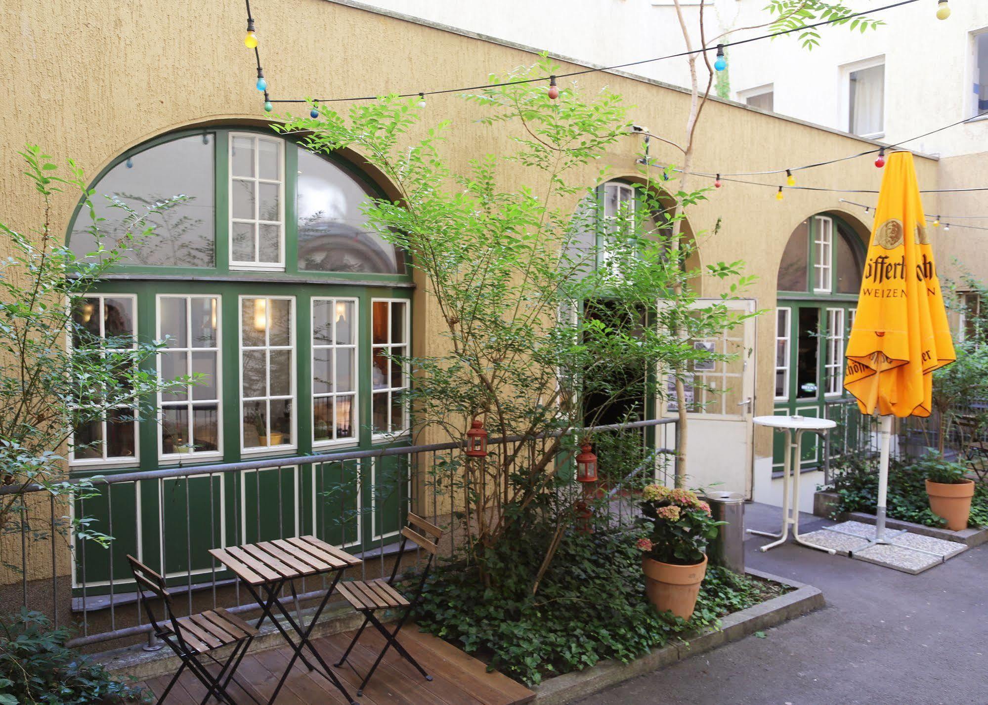 Amstel House Hostel